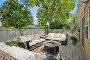 637 Hibbard Rd, Wilmette, IL 60091 - Photo 22