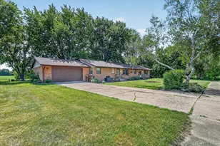 2140 Davis Dr, Belvidere, IL 61008 - Photo 2