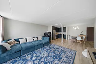 11 W Green St, Bensenville, IL 60106 - Photo 4