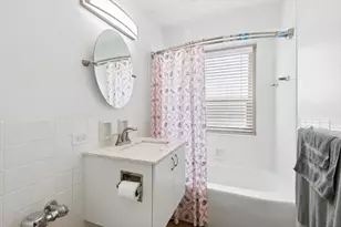 [Address not provided], Chicago, IL 60613 - Photo 6