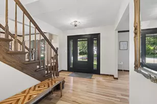 105 Fresno Ct, Naperville, IL 60540 - Photo 2