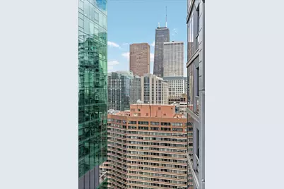240 E Illinois Street #2401, Chicago, IL 60611 - Photo 18