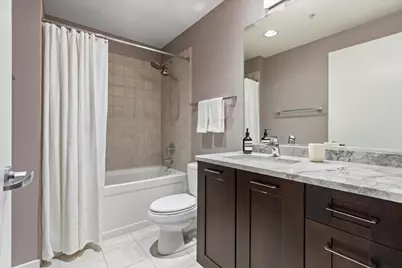 240 E Illinois Street #2401, Chicago, IL 60611 - Photo 16