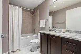 240 E Illinois St, Chicago, IL 60611 - Photo 16