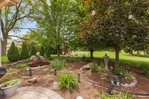 2012 Cromwell Dr, Wheaton, IL 60189 - Photo 32