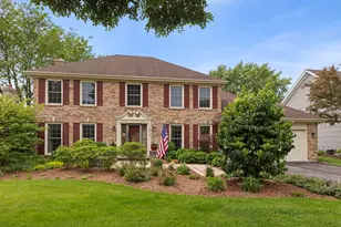 2012 Cromwell Dr, Wheaton, IL 60189 - Photo 1