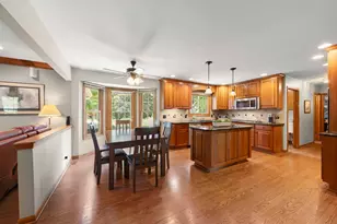 2012 Cromwell Dr, Wheaton, IL 60189 - Photo 8