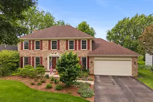 2012 Cromwell Dr, Wheaton, IL 60189 - Photo 2
