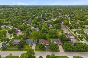 2012 Cromwell Dr, Wheaton, IL 60189 - Photo 38