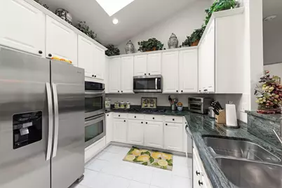 1610 Astor Avenue, Oakbrook Terrace, IL 60181 - Photo 8