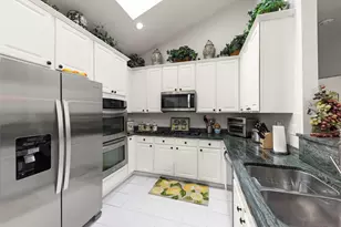 1610 Astor Ave, Oakbrook Terrace, IL 60181 - Photo 8