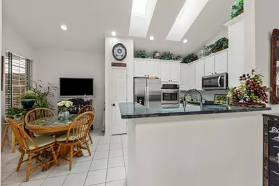1610 Astor Avenue, Oakbrook Terrace, IL 60181 - Photo 6