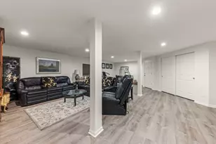 1610 Astor Ave, Oakbrook Terrace, IL 60181 - Photo 22