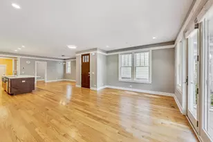 8101 Floral Ave, Skokie, IL 60077 - Photo 4