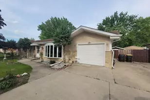 9425 Margail Ave, Des Plaines, IL 60016 - Photo 2