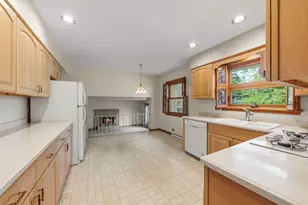 848 S Hillcrest Ave, Elmhurst, IL 60126 - Photo 8