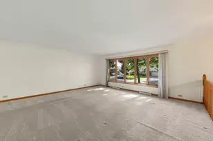 848 S Hillcrest Ave, Elmhurst, IL 60126 - Photo 2