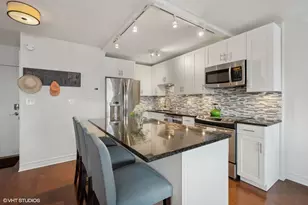 2930 N Sheridan Rd, Chicago, IL 60657 - Photo 4