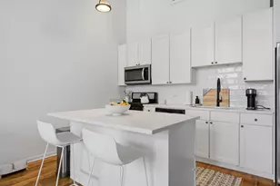 758 N Larrabee St, Chicago, IL 60654 - Photo 2