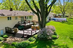 898 E Schirra Dr, Palatine, IL 60074 - Photo 20