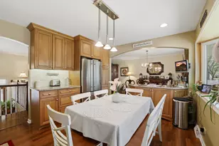 898 E Schirra Dr, Palatine, IL 60074 - Photo 4