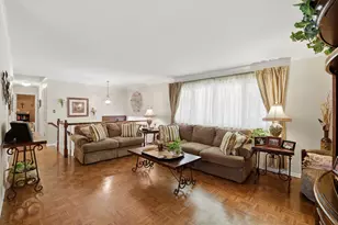 898 E Schirra Dr, Palatine, IL 60074 - Photo 8