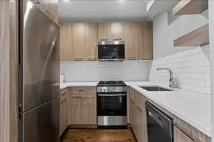 541 W Oakdale Ave, Chicago, IL 60657 - Photo 2