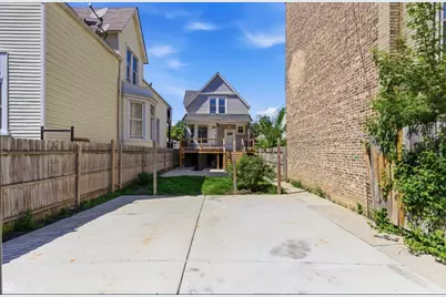 3726 W McLean Avenue, Chicago, IL 60647 - Photo 2