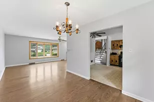565 Eletson Dr, Crystal Lake, IL 60014 - Photo 4