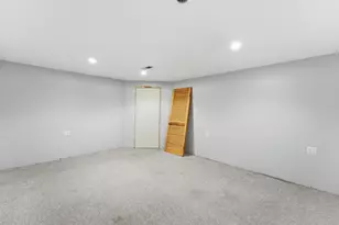 565 Eletson Dr, Crystal Lake, IL 60014 - Photo 20