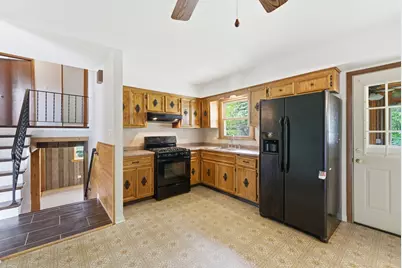 565 Eletson Drive, Crystal Lake, IL 60014 - Photo 2