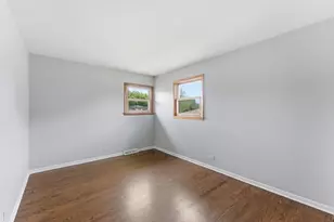 565 Eletson Dr, Crystal Lake, IL 60014 - Photo 14
