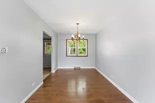 565 Eletson Dr, Crystal Lake, IL 60014 - Photo 8