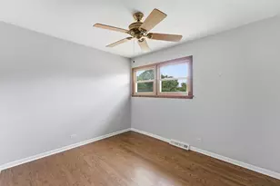 565 Eletson Dr, Crystal Lake, IL 60014 - Photo 16