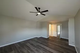 675 Fieldcrest Dr, South Elgin, IL 60177 - Photo 20