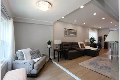 4719 W Warwick Avenue, Chicago, IL 60641 - Photo 4
