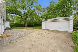 960 Basswood St, Hoffman Estates, IL 60169 - Photo 40