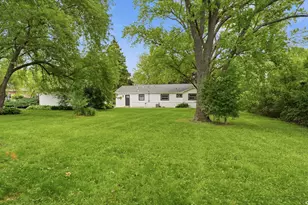 960 Basswood St, Hoffman Estates, IL 60169 - Photo 38