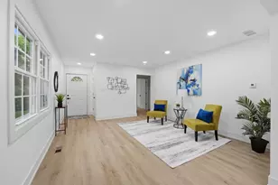 960 Basswood St, Hoffman Estates, IL 60169 - Photo 2