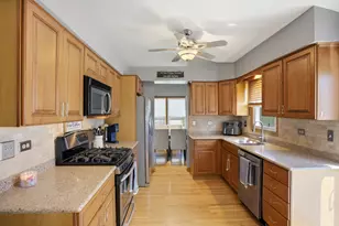 811 Westbury Dr, Algonquin, IL 60102 - Photo 6