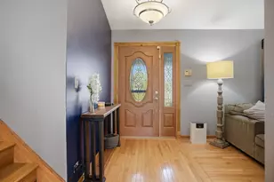 811 Westbury Dr, Algonquin, IL 60102 - Photo 2