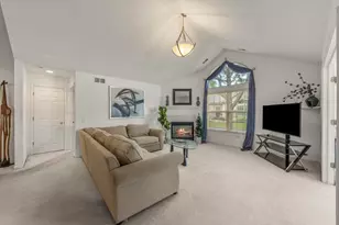 1900 Timbers Edge Cir, Joliet, IL 60431 - Photo 4