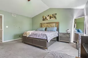 916 Kings Canyon Dr, Streamwood, IL 60107 - Photo 14