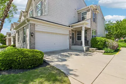 916 Kings Canyon Drive, Streamwood, IL 60107 - Photo 2