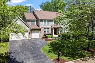 224 Red Oak Ct, Island Lake, IL 60042 - Photo 2