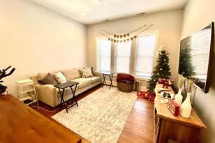 717 W Belmont Ave, Chicago, IL 60657 - Photo 2