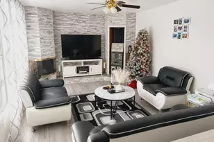 221 Windsor Dr, Bartlett, IL 60103 - Photo 2