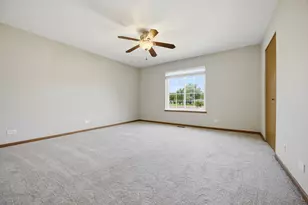 729 Fieldcrest Dr, South Elgin, IL 60177 - Photo 8