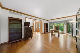 8701 Lake Ridge Dr, Darien, IL 60561 - Photo 20