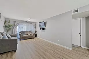 9708 Nottingham Ave, Chicago Ridge, IL 60415 - Photo 4